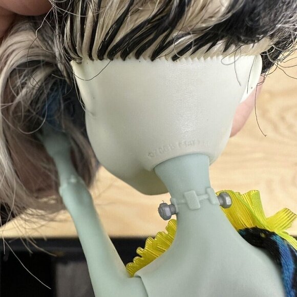 Monster High Frankie Stein Doll 2008 frankenstein - Picture 2 of 6